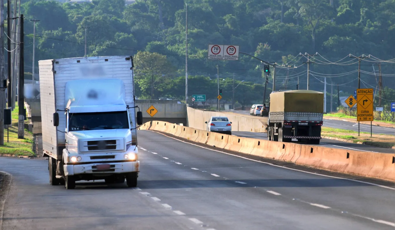 Imagem ilustrativa da imagem Caminhoneiros ameaçam paralisação pelo País; movimento está dividido