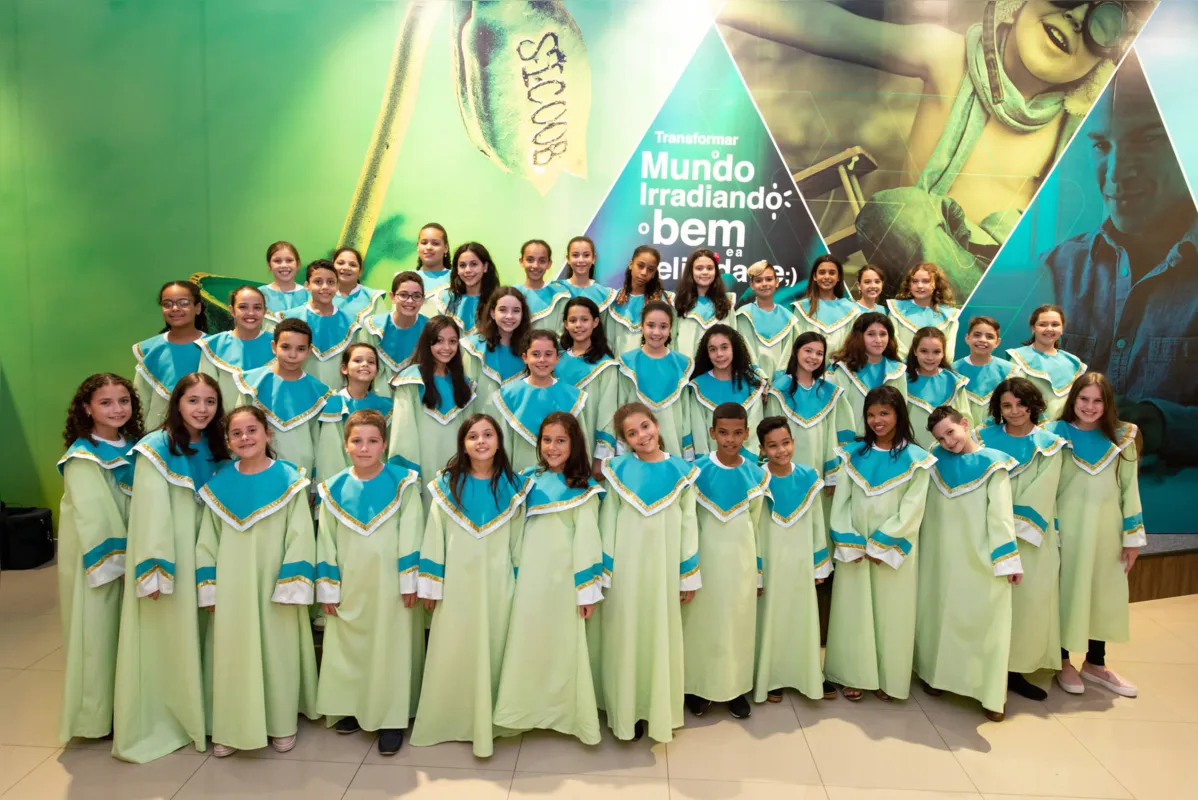 Coral infantil do Sicoob Ouro Verde, formado por 44 alunos da Escola Municipal Sebastião Feltrin, de Rolândia