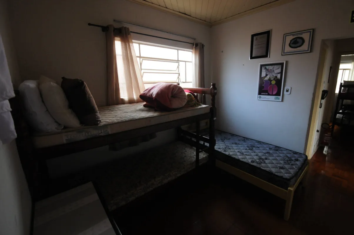 Na casa localizada na Vila Operária são ofertadas 16 vagas; não há período máximo de permanência 