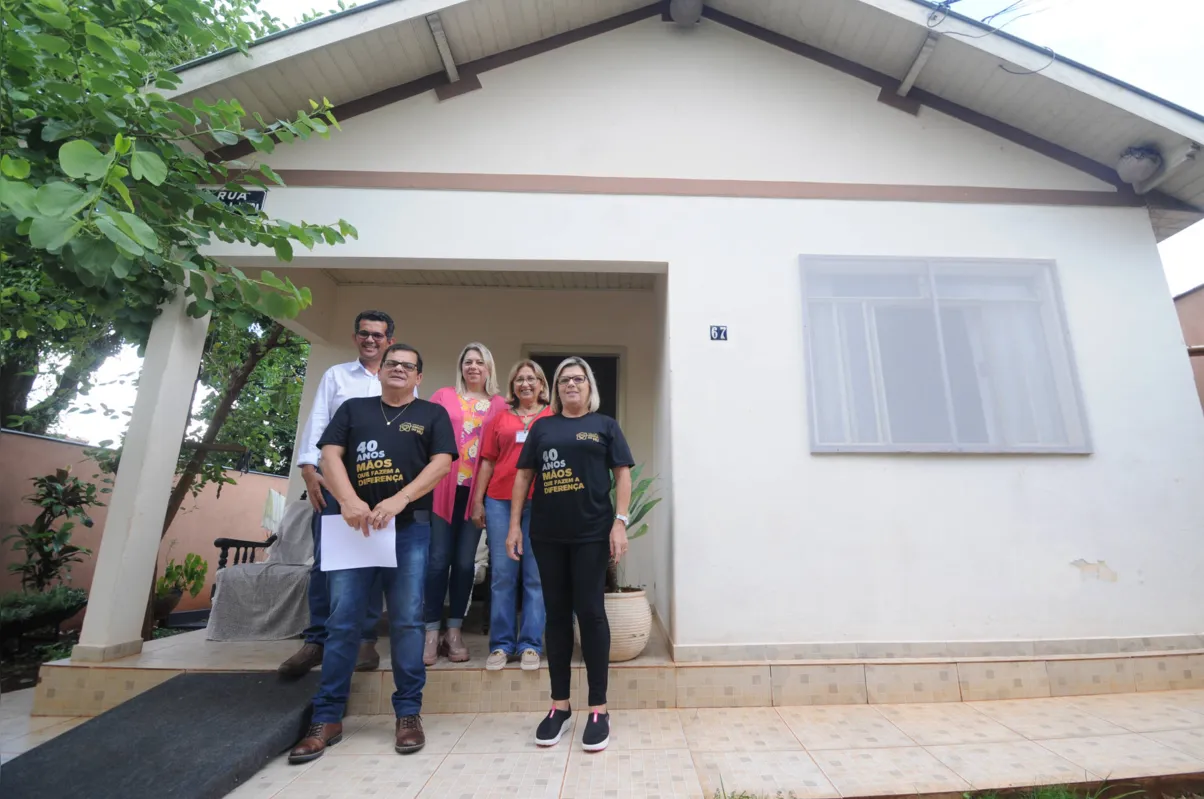 Associação formada por voluntários administra a casa e realiza ações para a manutenção 