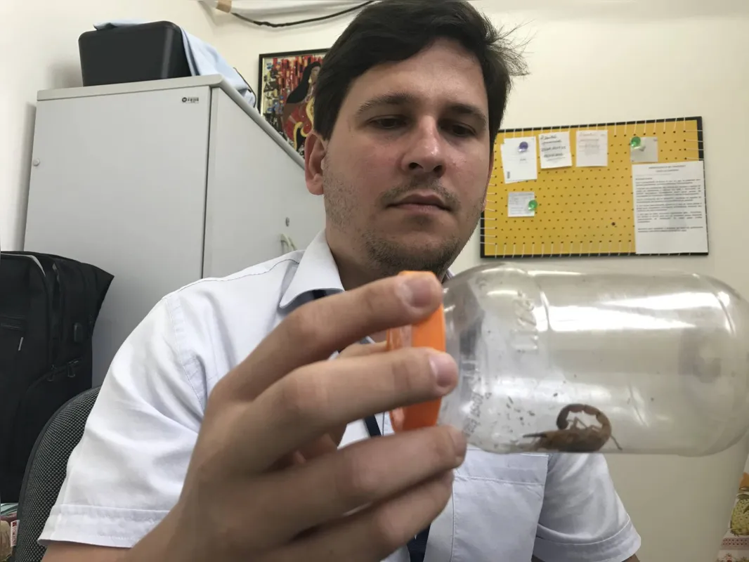 Camilo Molino Guidoni, coordenador do CIATox:  "O número de casos de acidentes com escorpião é crescente em nossa região”