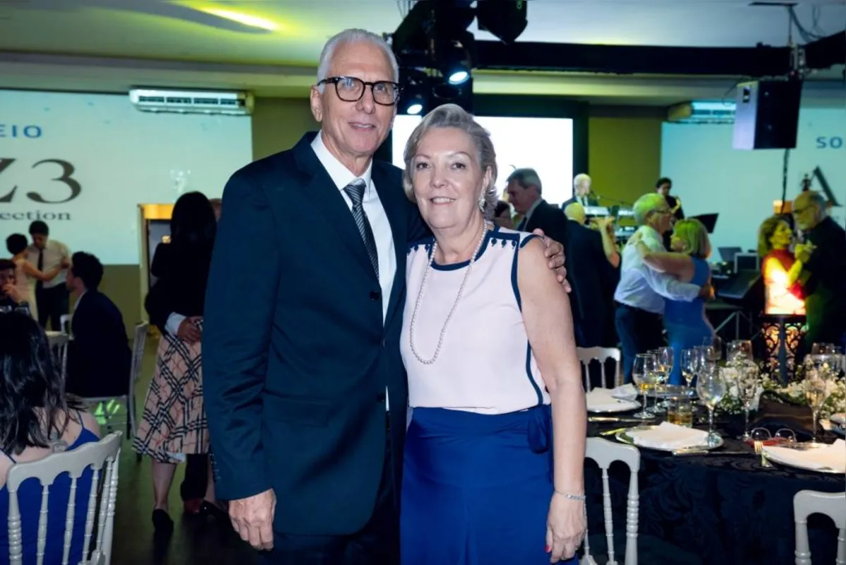 Homenageado como Engenheiro do ano, Gilson Roberto Niero com a esposa,  Mirian Niero