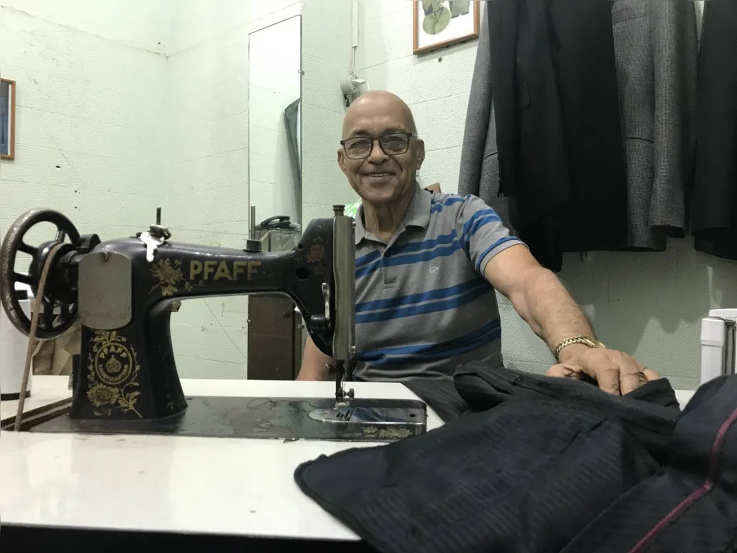 Alfaiate Jacob Lubatcheusky, 76, abriu as portas há 30 anos para atender a clientela mais exigente  