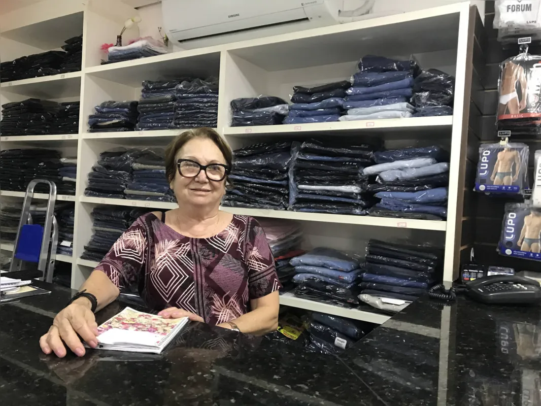 Neocy Scaramal da Cruz, 72 anos: "Apesar de ter me aposentado, eu tenho muita disposição e me dedico a uma das lojas de roupas de minha família" 