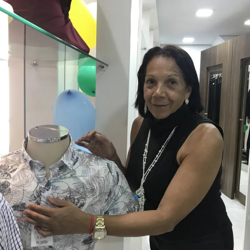 Neuza Cardoso de Souza, 68 anos: "Eu não escondo a idade nem a expriência profissional, gosto de conversar com os clientes e acredito num trabalho personalizado"
