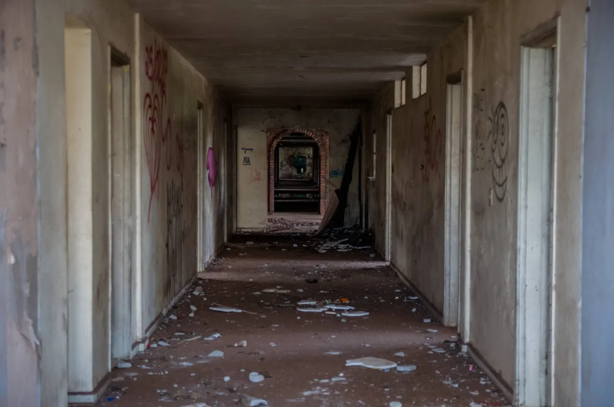 Antigo hospital de nove mil metros quadrados foi desativado em 1997: depredação e pichação