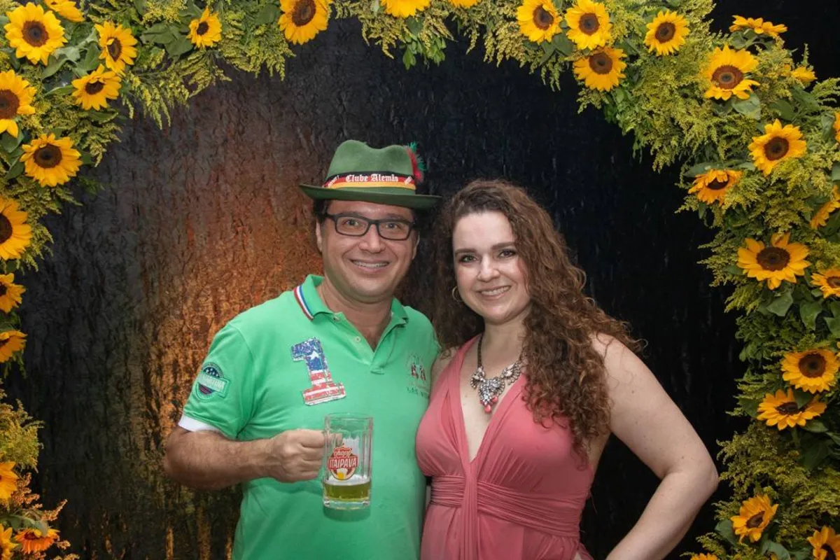 Tiago Papotti e Flávia Cavina