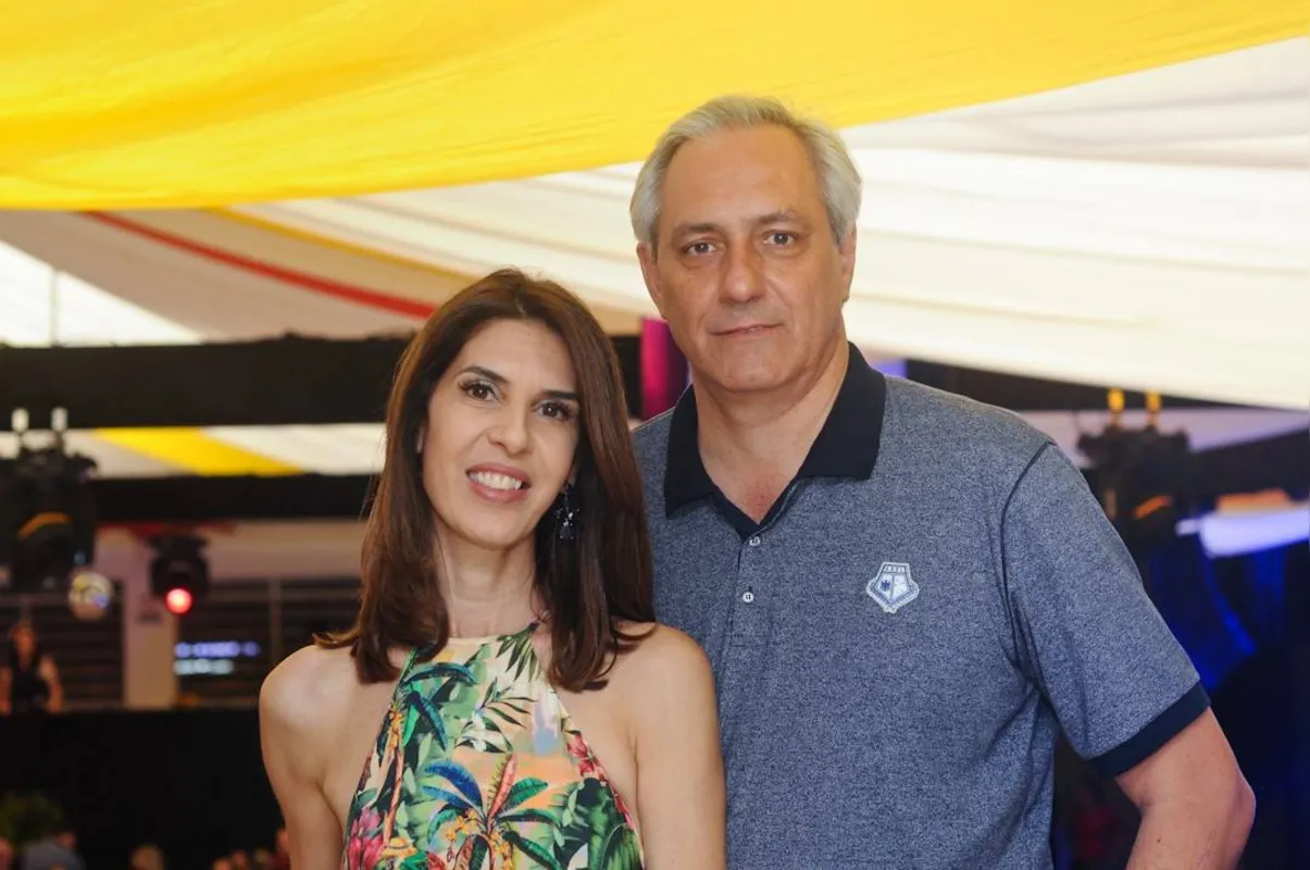 Stella e o presidente  da AREL, Fernando Berbel 

