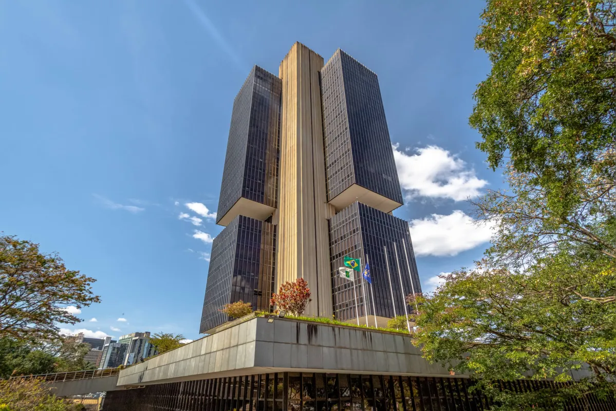 BC tem condicionado os cortes dos juros à continuidade da agenda de reformas, evitando alta mais elevada do dólar