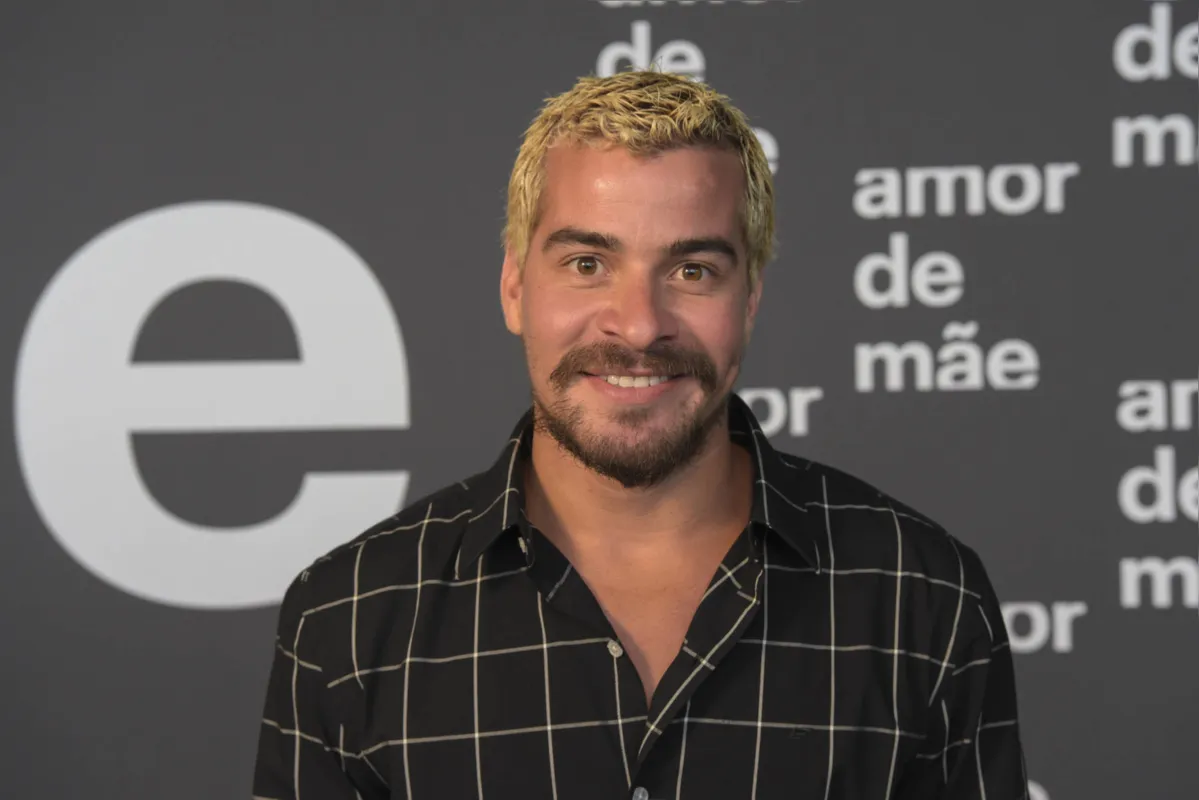Thiago Martins diz que aceitaria  se envolver com famosas como Ivette Sangalo, Anitta, Juliana Paes e outras 
