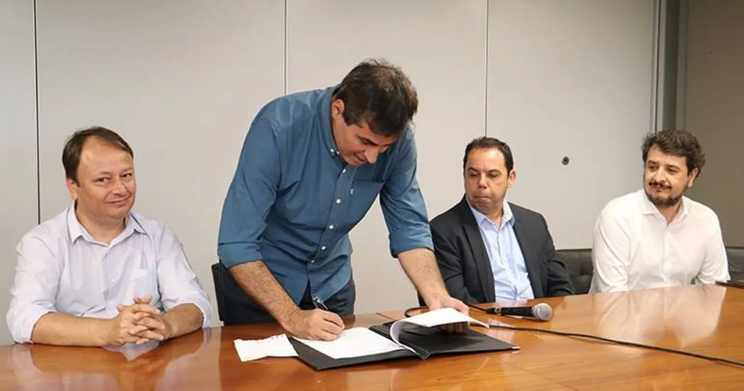 Imagem ilustrativa da imagem Decreto de Belinati libera alvará na hora para 1.561 atividades econômicas