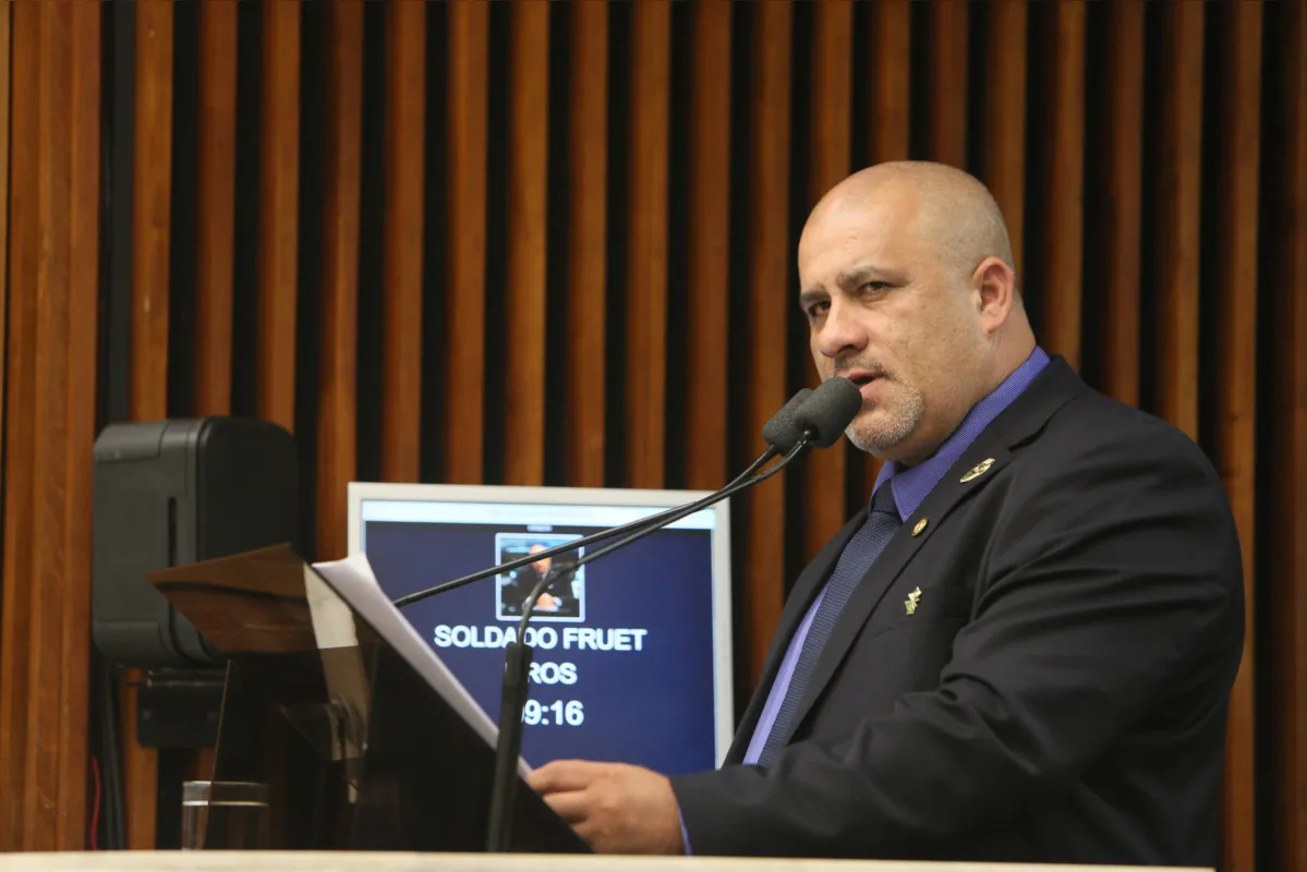 Deputado estadual Soldado Fruet (PROS) conta que chegou a colher 17 das 18 assinaturas necessárias para a instalação da PEC, mas que alguns colegas acabaram desistindo