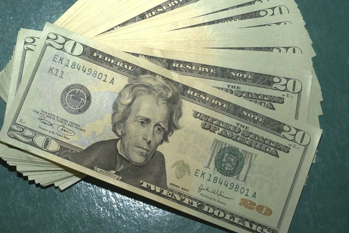 Imagem ilustrativa da imagem Dólar fecha 2019 com alta de 3,5%
