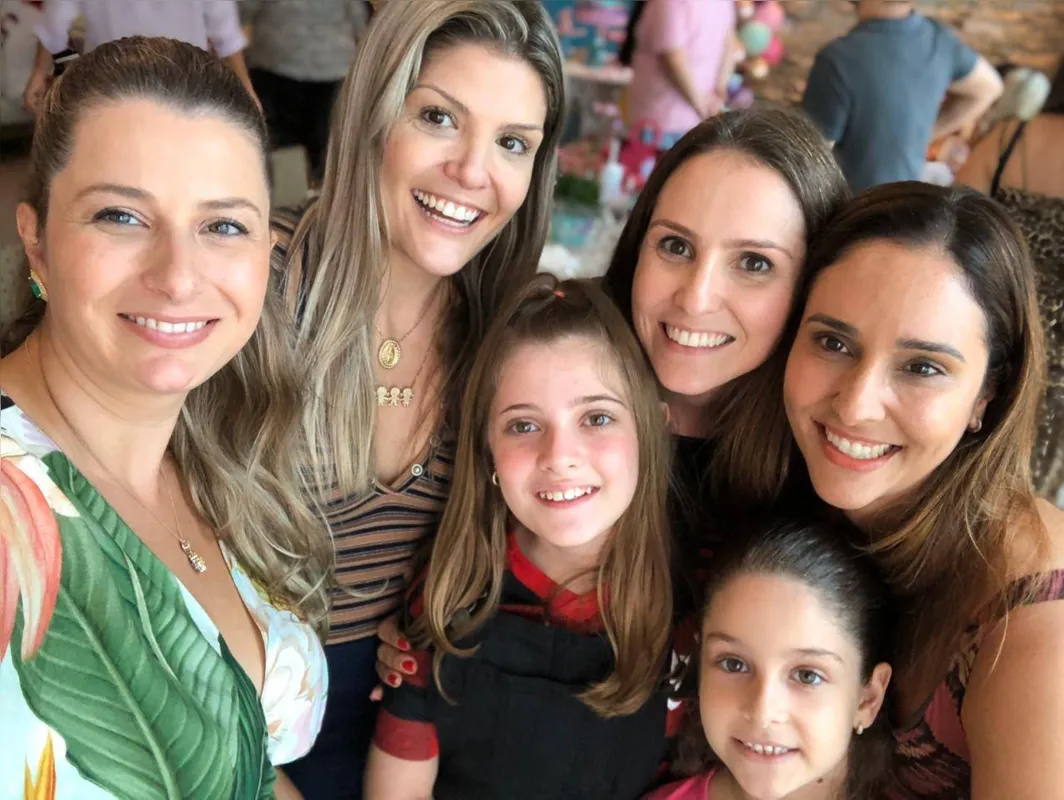 Tatiana com Bruna Jannani Pruner, Mariana Simões Pavan, Chris Buffara, Geórgia Simões Pavan e Theodora Jannani Pruner