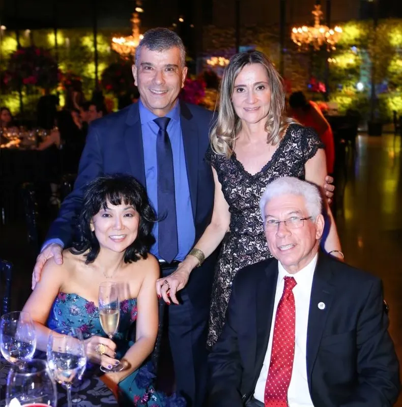 Os presidentes Beatriz Tamura (AML) e Nerlan de Carvalho (AMP) com Eduardo César Moura e a diretora Ana Tereza Muzio 
