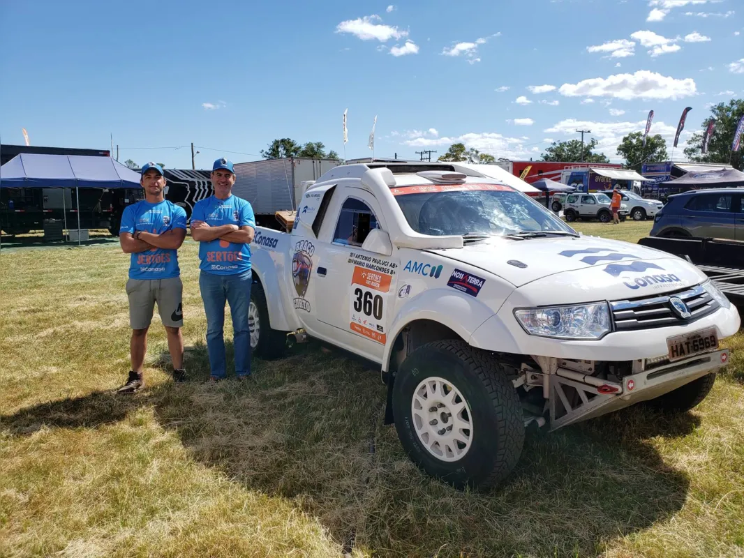 A dupla londrinense Mario Marcondes e Artêmio Paulucci estiveram com um novo carro na prova disputada no Rio Grande do Sul