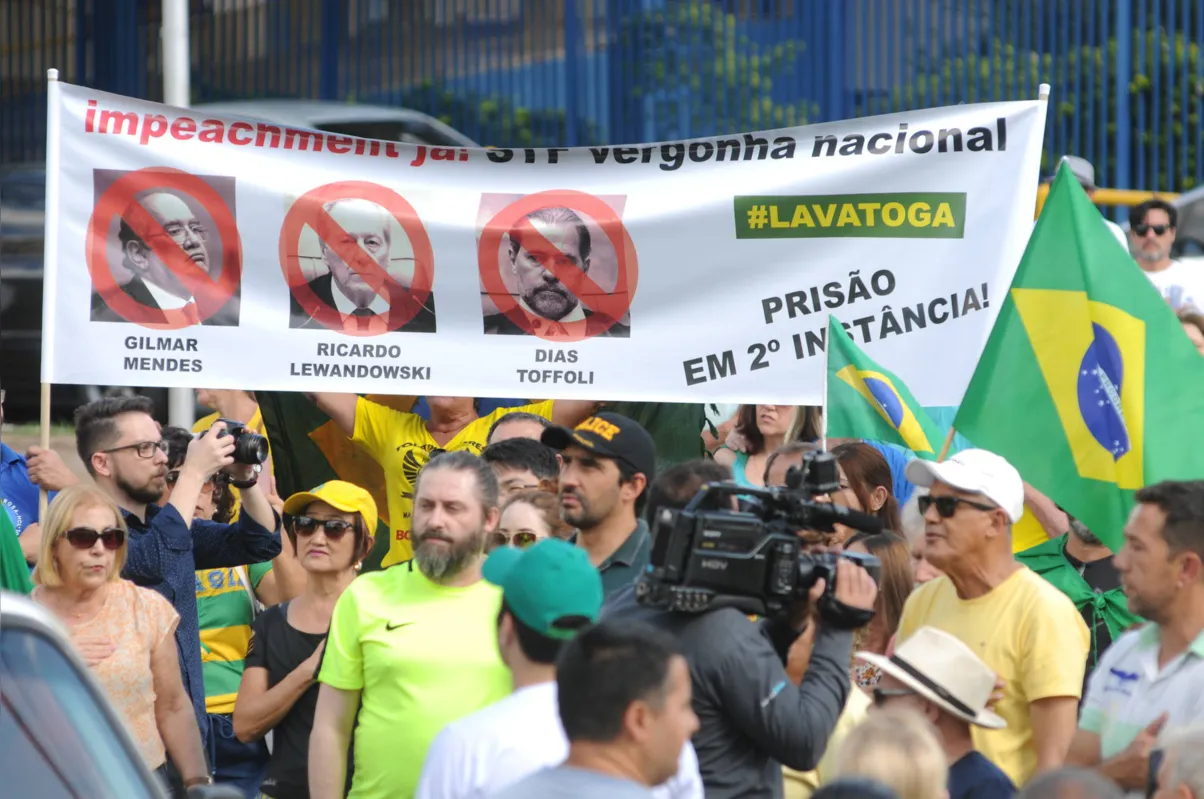 Imagem ilustrativa da imagem Em Londrina, manifestantes protestam contra fim de prisão após 2ª instância