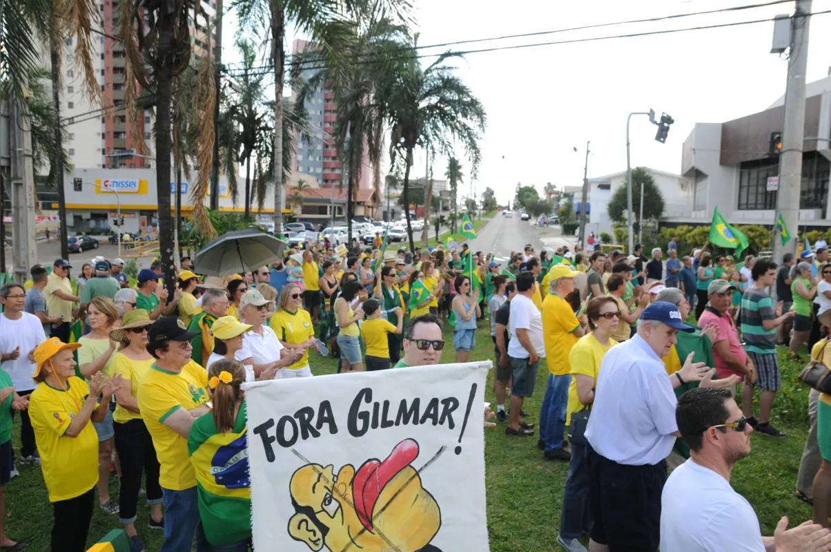Imagem ilustrativa da imagem Em Londrina, manifestantes protestam contra fim de prisão após 2ª instância