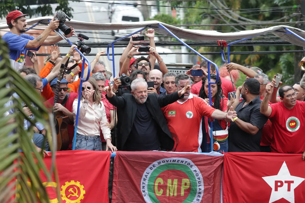 Imagem ilustrativa da imagem Em discurso, Lula ataca ministro Sérgio Moro e procurador Dallagnol