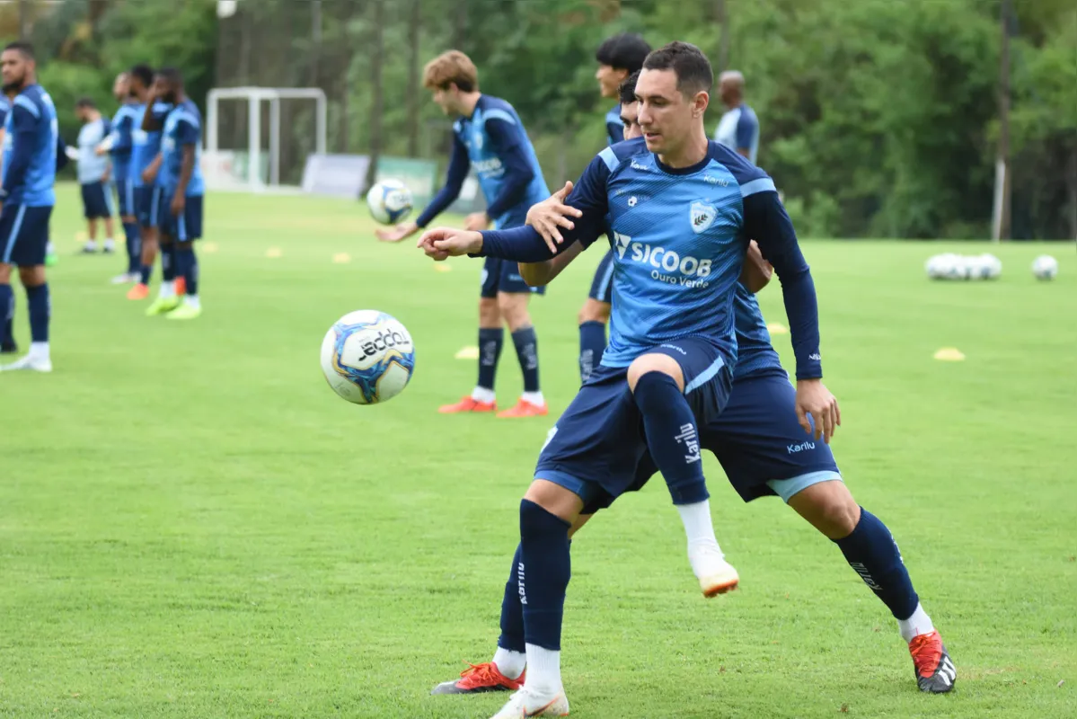 Depois de jogar nos minutos finais contra o Paraná, Higor Leite volta a ser titular em Goiânia