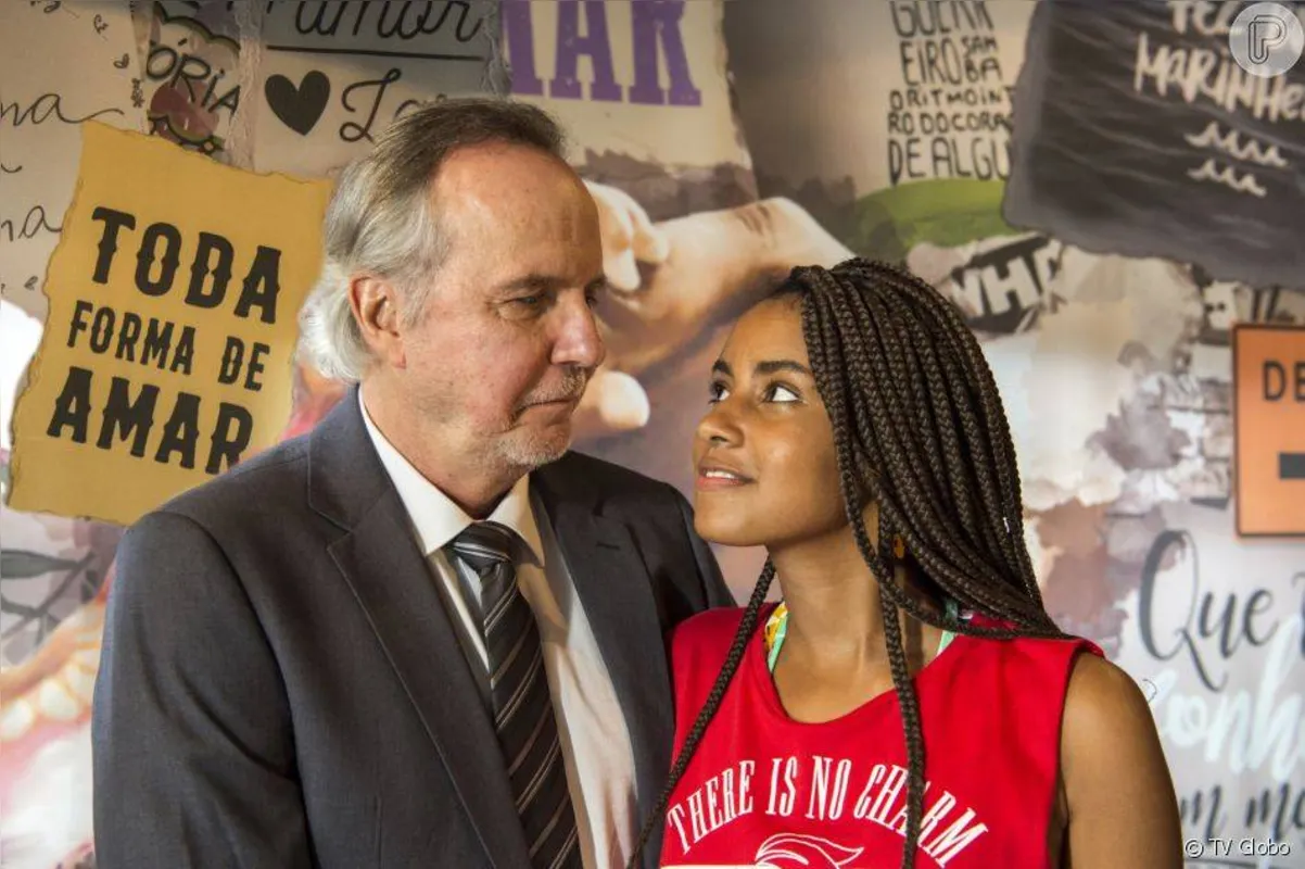 Jaqueline tenta criar laços com César 