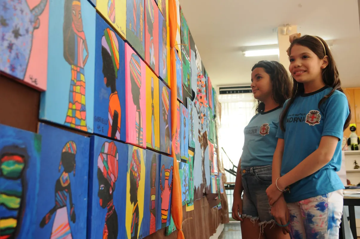 Mariah Correa e Mellany Sanhes: recortes montados em um quadro