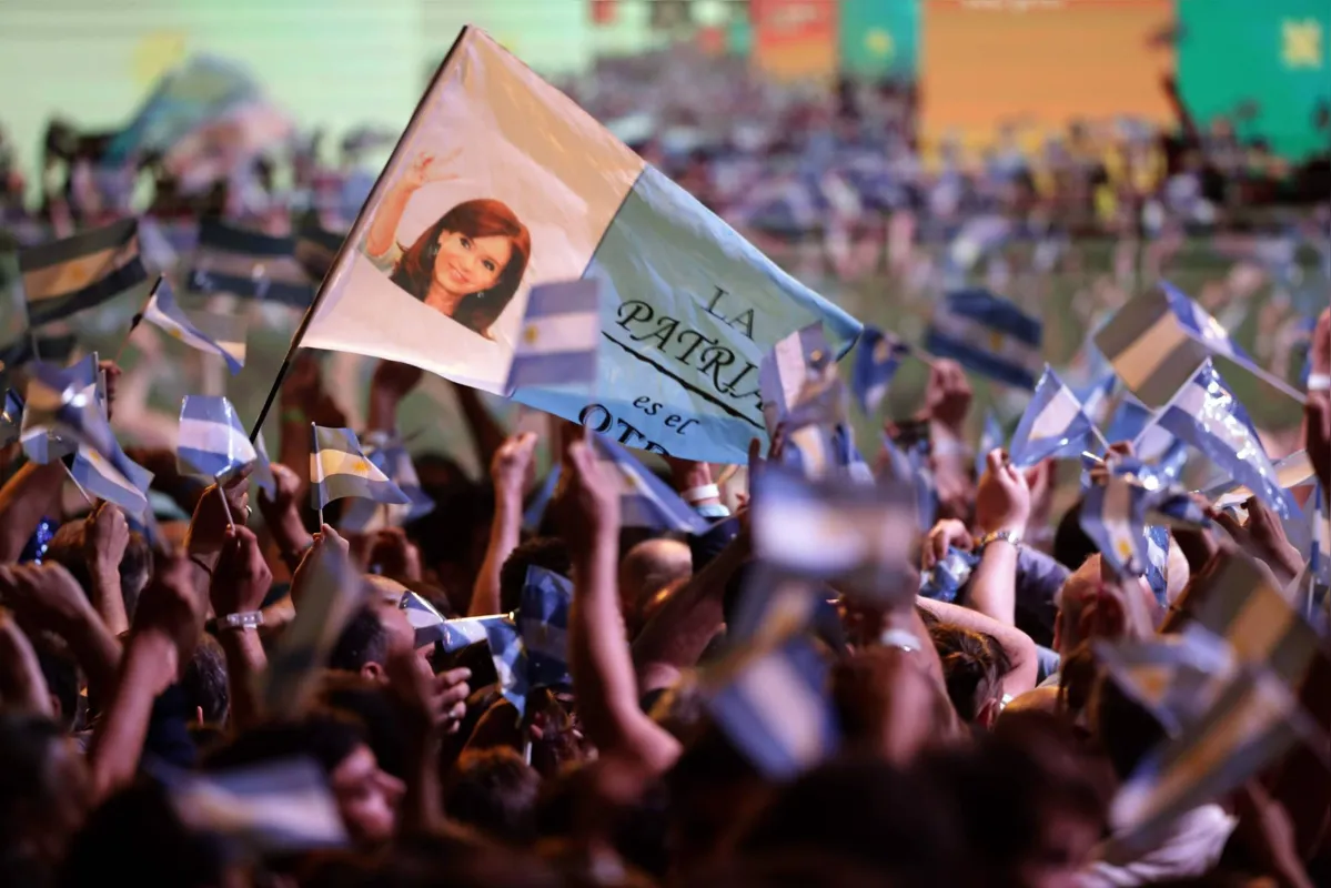 Imagem ilustrativa da imagem Estrangeiros em Londrina contam como percebem as revoltas em  países