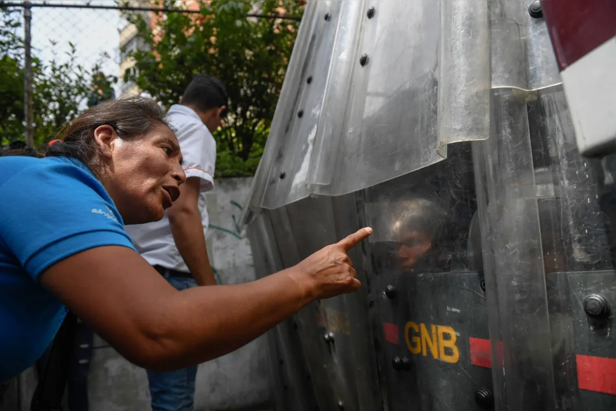 Imagem ilustrativa da imagem Estrangeiros em Londrina contam como percebem as revoltas em  países