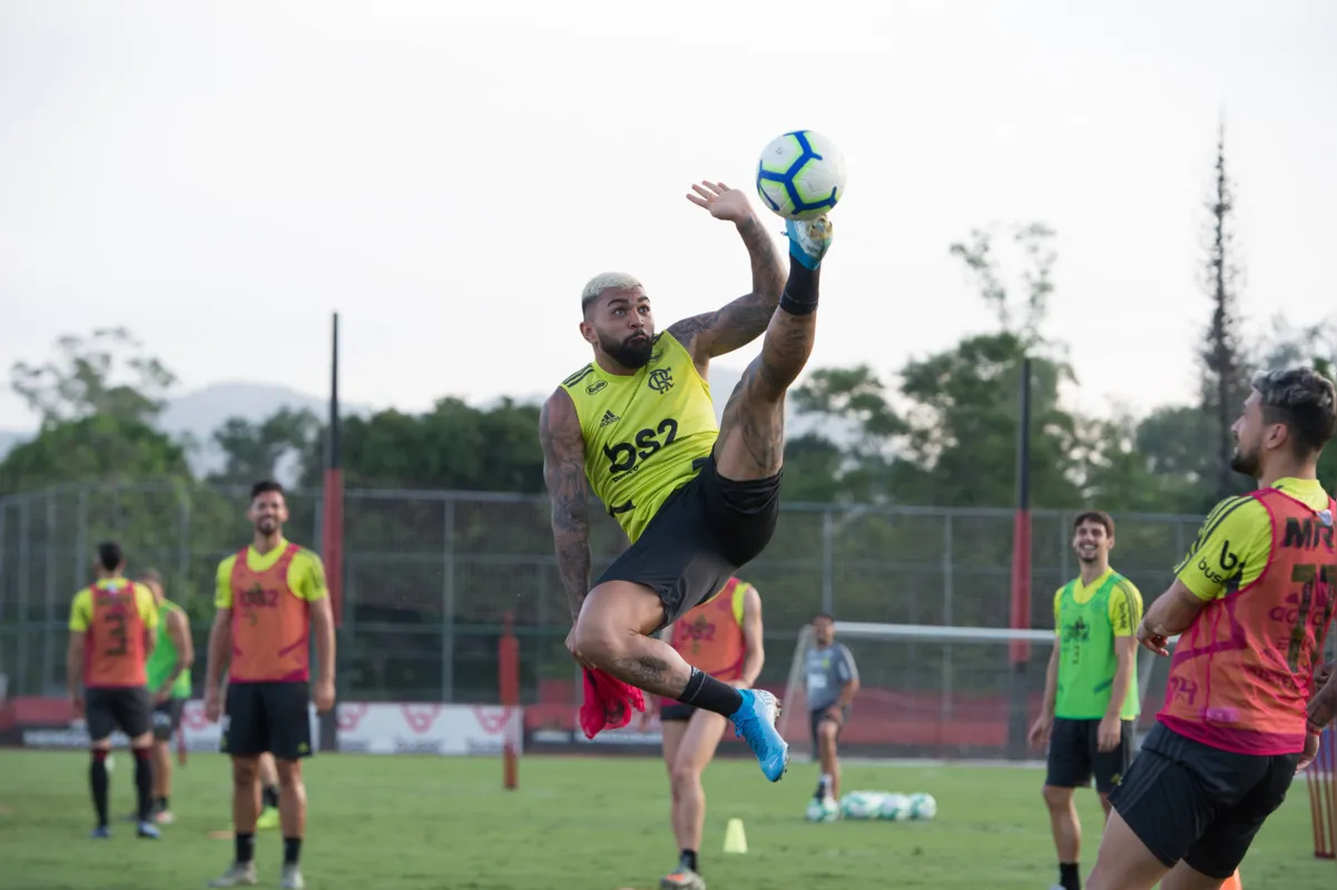 Artilheiro do Brasileirão, Gabigol volta ao time após cumprir suspensão