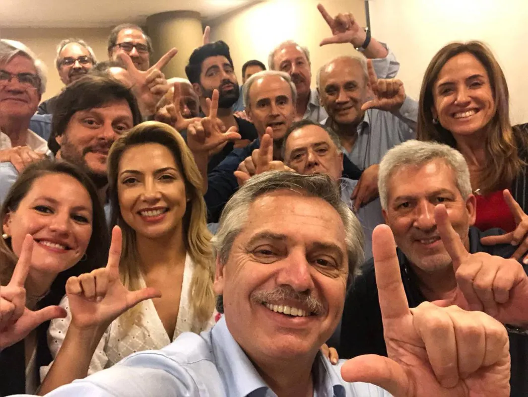 Imagem ilustrativa da imagem Gesto de 'Lula livre' de Fernández afronta democracia brasileira, diz Bolsonaro