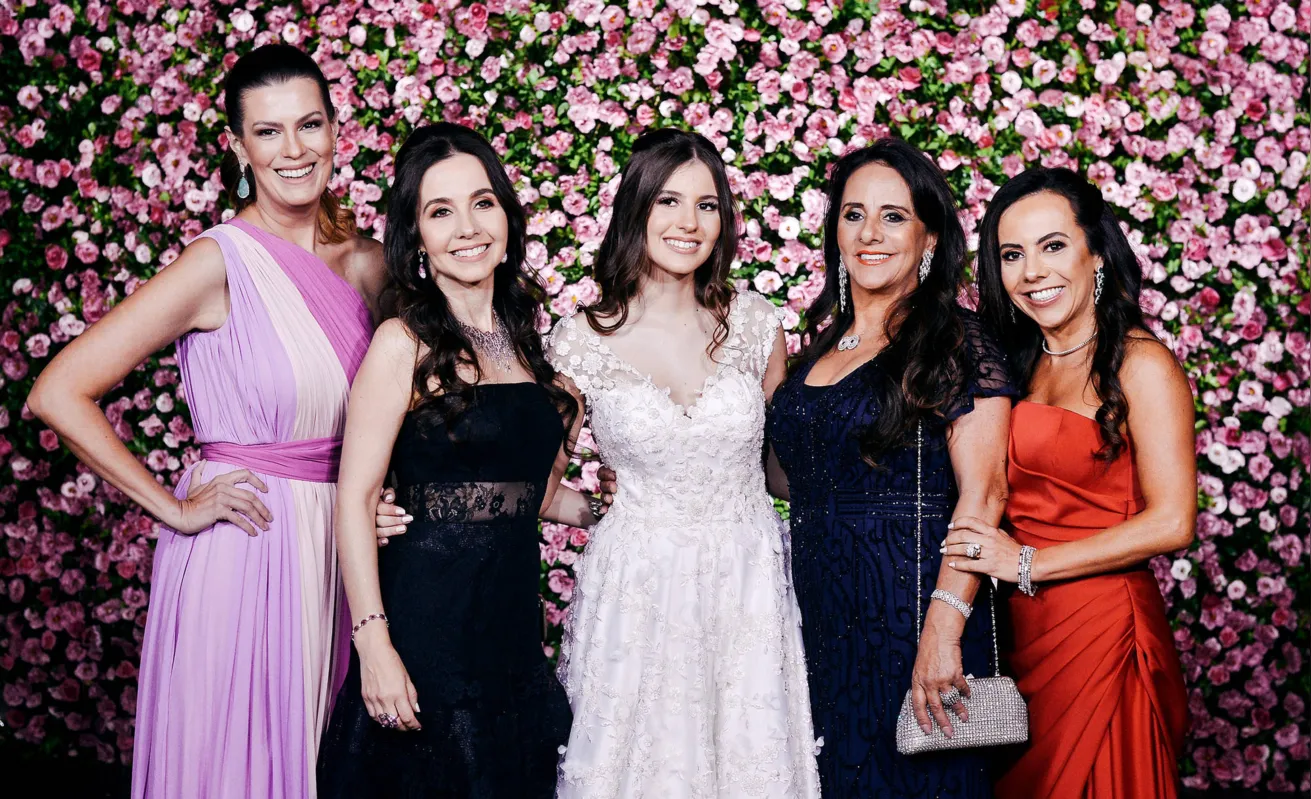 Giorgia com as tias, Patrícia e Fernanda, a avó, Nylceia, e a mãe, Francielle Ulinski