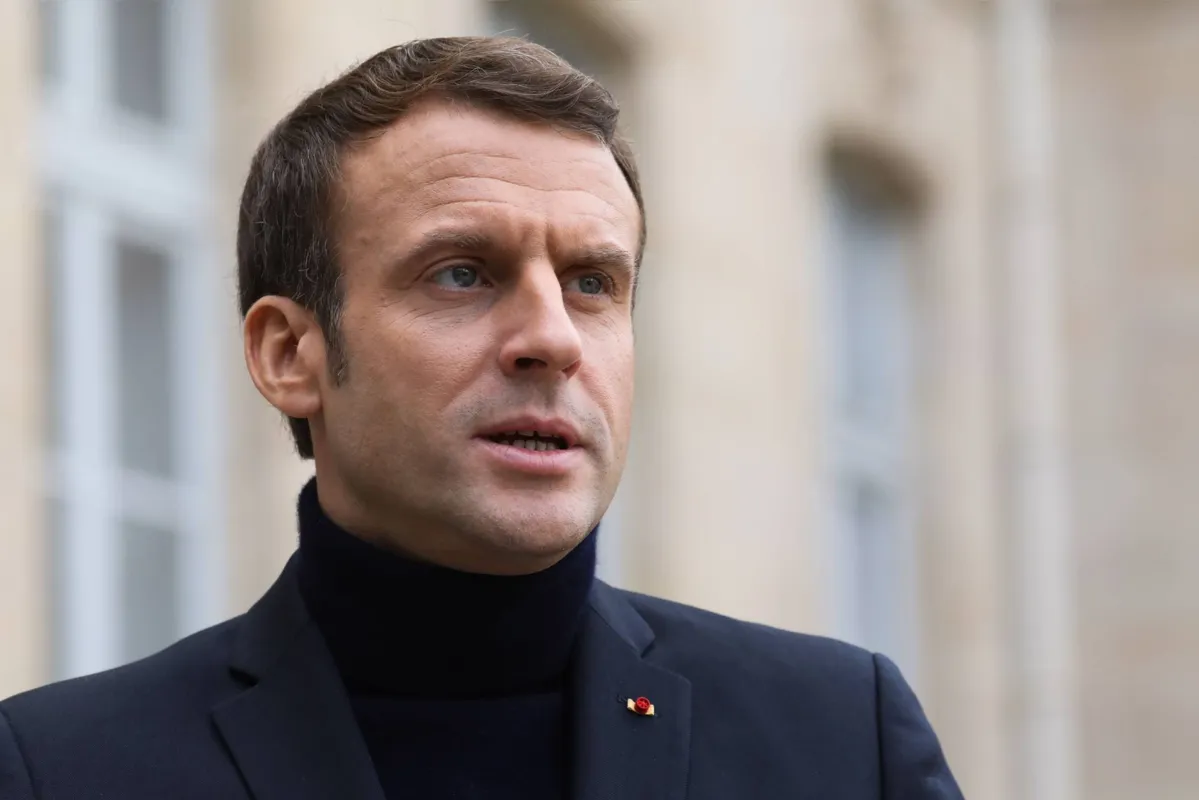 Reforma proposta por Macron exclui franceses nascidos antes de 1975 