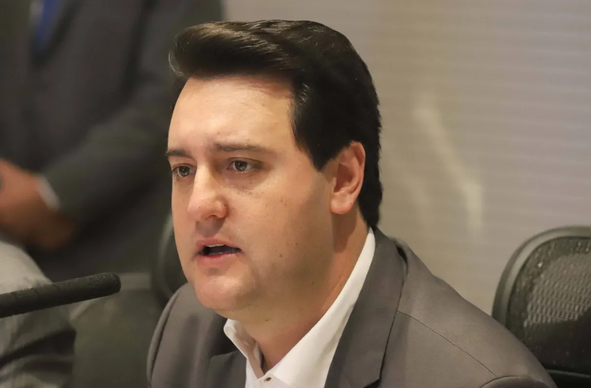 O governador Ratinho Junior tem percorrido países na Europa apresentando o programa de concessão de rodovias