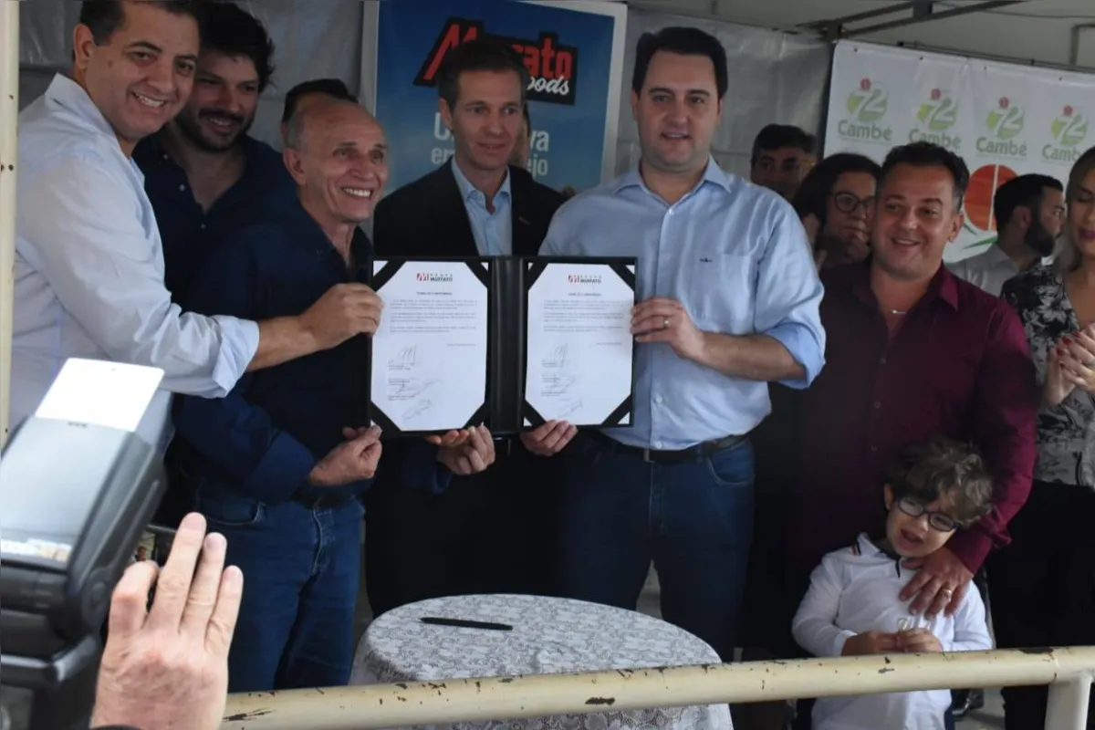 Prefeito de Cambé, José do Carmo Garcia, Everton Muffato, diretor do Grupo Muffato, e o governador Ratinho Junior 