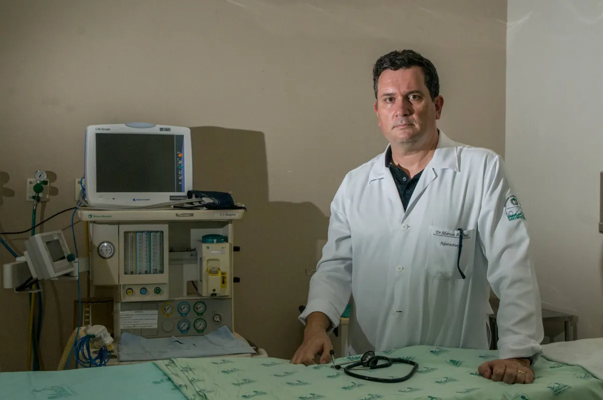 "Cerca de 40% dos pacientes parkinsonianos têm a possibilidade de fazer esta cirurgia”, afirma o neurocirurgião Marcos Antônio Dias