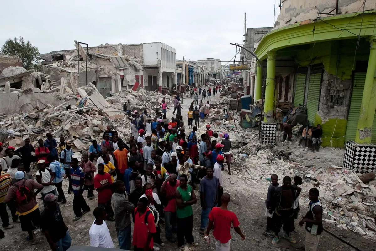 O terremoto que devastou o Haiti deixou um país que não se recuperou até hoje;  segundo os especialistas, vários fatores impedem a reconstrução