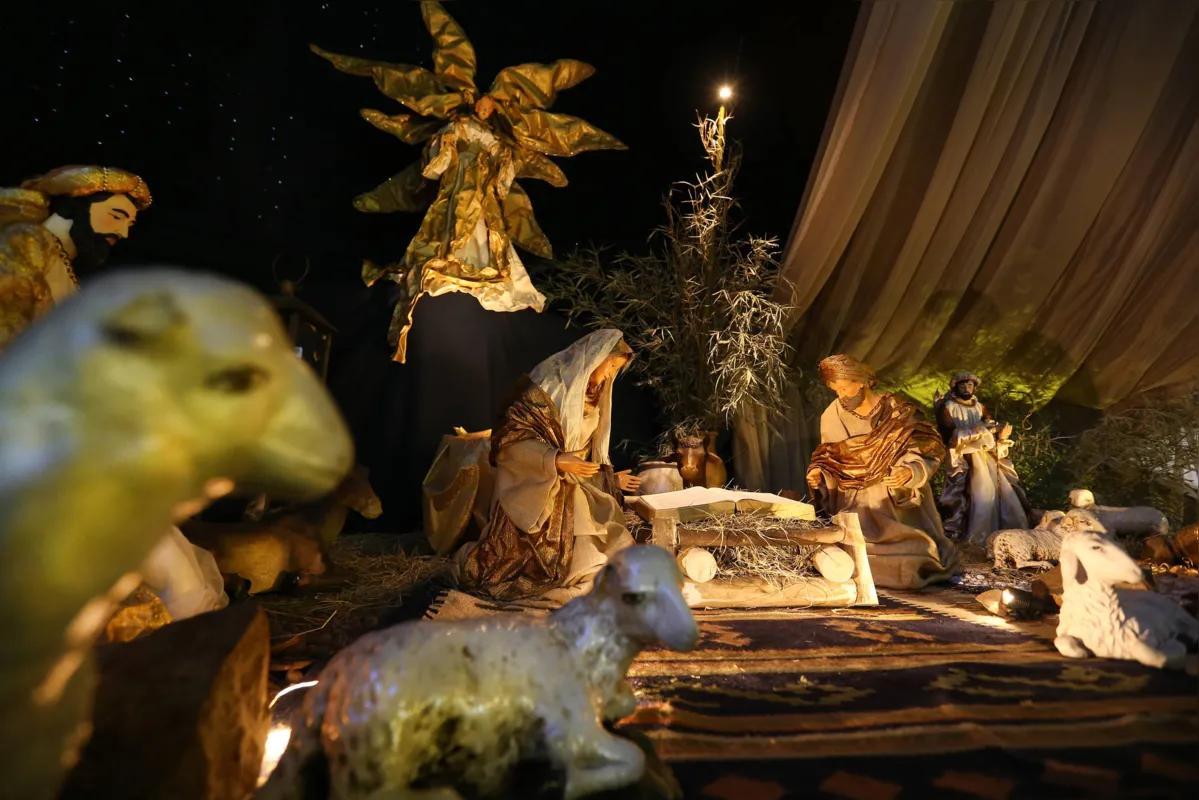 Presépio montado na Catedral de Londrina segue as diretrizes estabelecidas pelo papa Francisco 