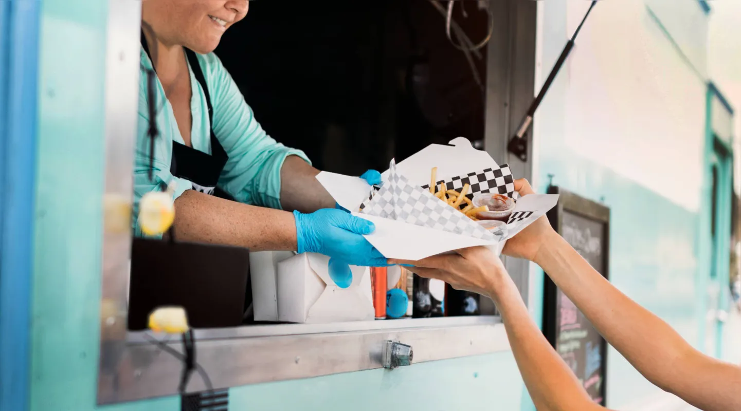 O trabalho informal é um colchão amortecedor da crise, absorve pessoas no mercado quando a economia ainda não tem condições de trazê-las de volta, considera analista