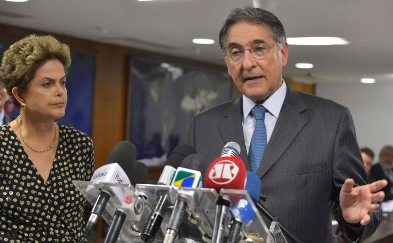 O ex-governador de Minas Gerais Fernando Pimentel (à dir.) ao lado da ex-presidente Dilma Roussef