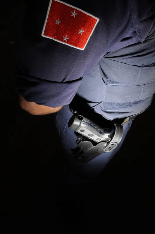Sobre o então GM, Ricardo Felipe, constavam medidas restritivas na data dos crimes, como o recolhimento da arma de fogo fora do horário de trabalho. 