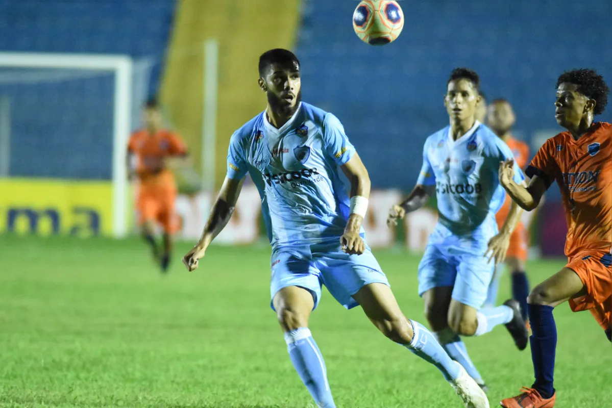 Novidade contra o Timon, o zagueiro Zé Pedro deve seguir entre os titulares diante da Ponte
