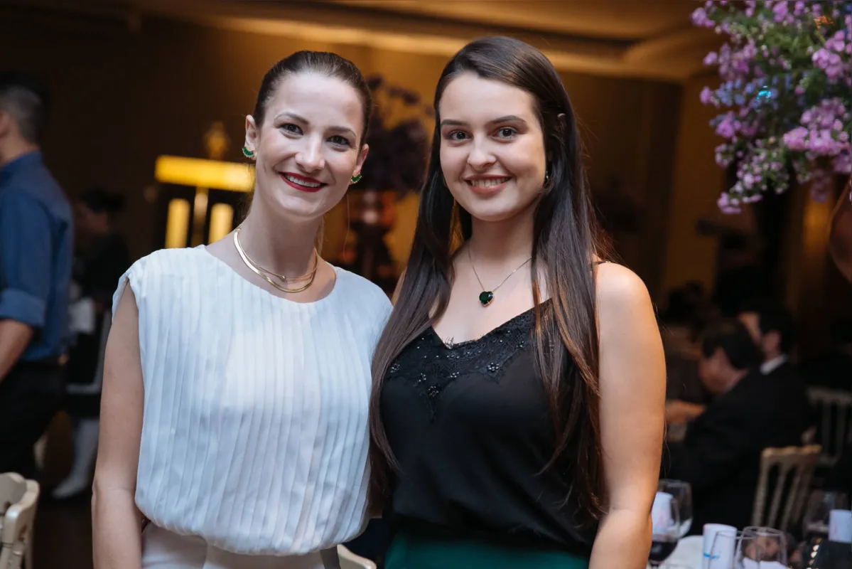 Ana Laura Meneghelo e Amanda Cristina Gambaro 