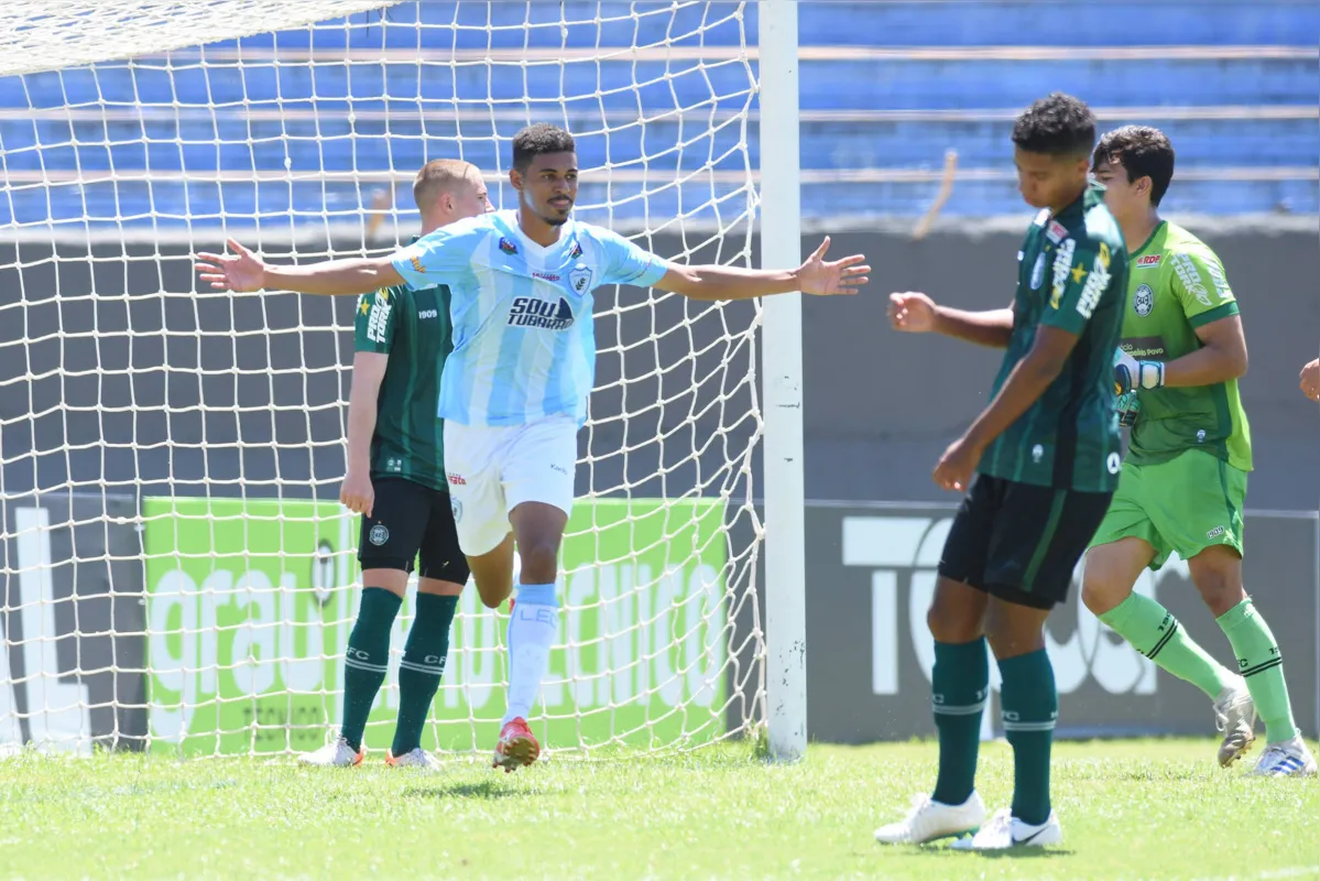 Zagueiro Cristian foi o autor do gol do Tubarãozinho no estádio do Café