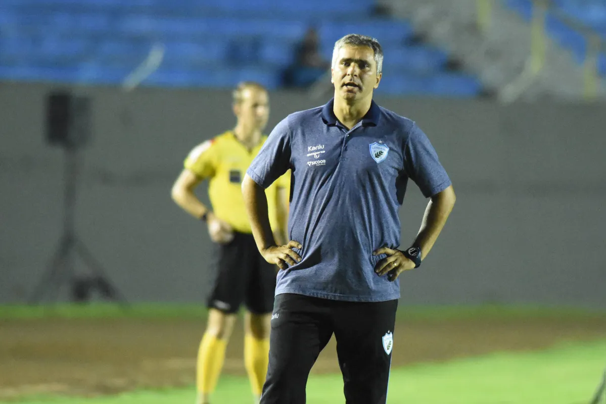 Técnico Silvinho Canuto irá comandar o LEC na Copa SP