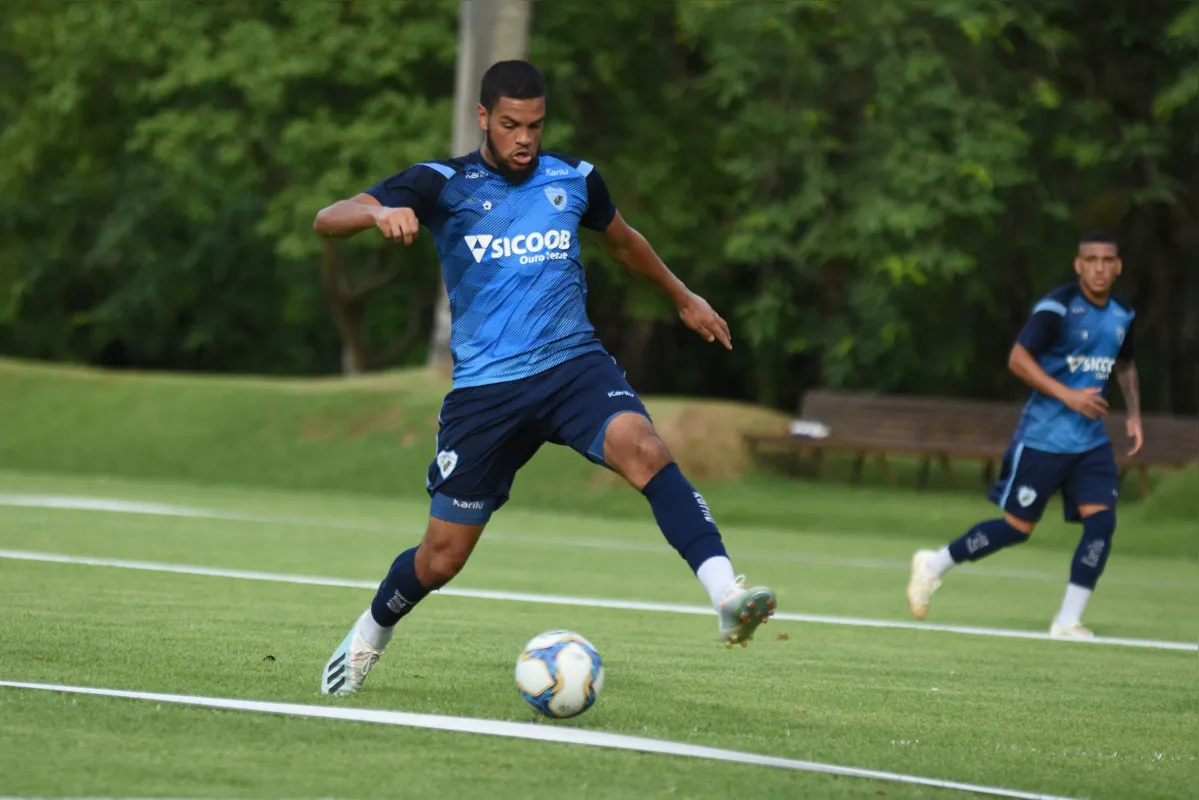 Com contrato até 2020, Augusto permanecerá no LEC na próxima temporada e será titular no sábado 