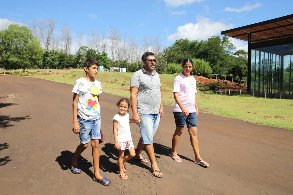 Depois de dias de festas com os parentes, família pernambucana foi conhecer o Jardim Botânico