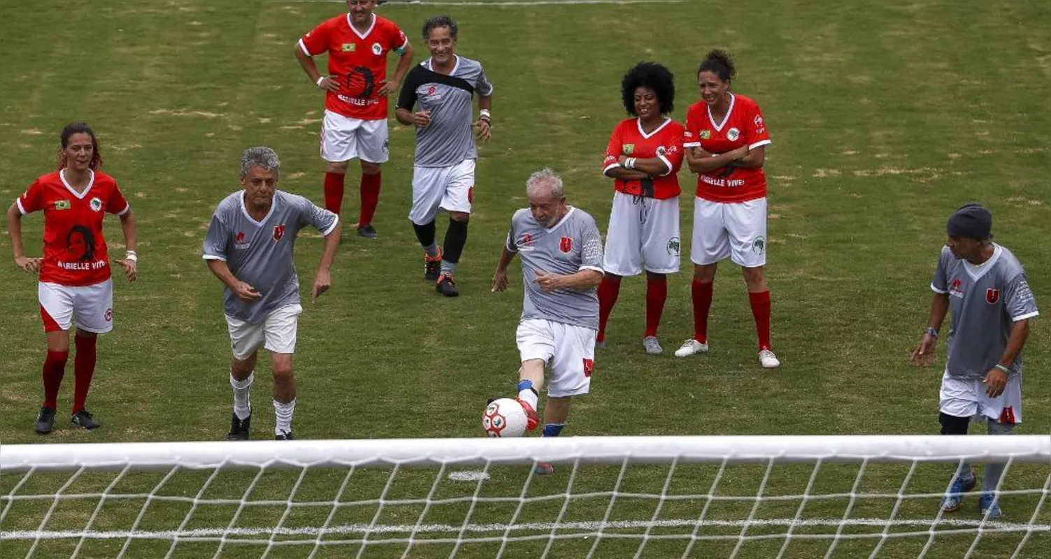 Equipe "Amigos de Chico e Lula" enfrentou os "Amigos do MST"