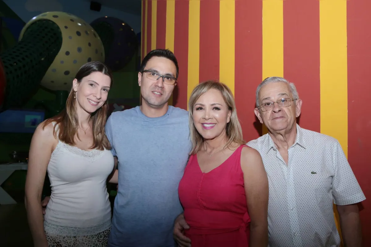 Daniela Montini, Rafael Morita Vasconcellos, Maura Morita Vasconcellos e Antonio Vasconcellos  