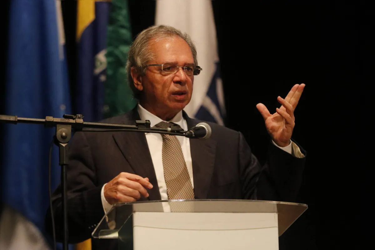 Imagem ilustrativa da imagem Melhor crescer menos do que artificialmente, diz Guedes em referência ao PT
