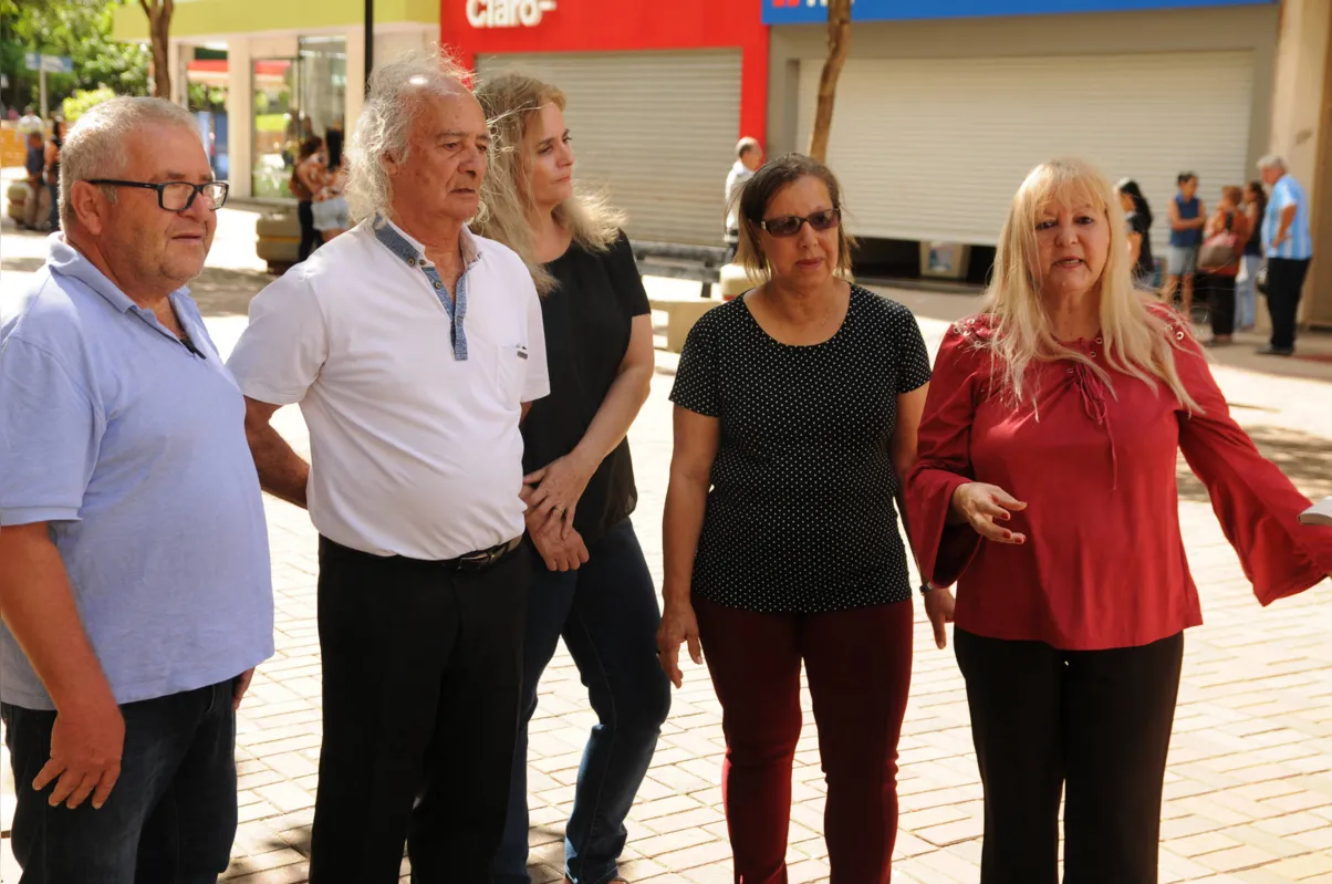 Imagem ilustrativa da imagem Militantes do 'Lula Livre' pedem apuração de ofensas contra mulheres no Calçadão
